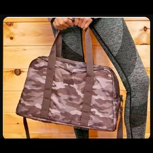 VS Pink Duffle Bag (camo)